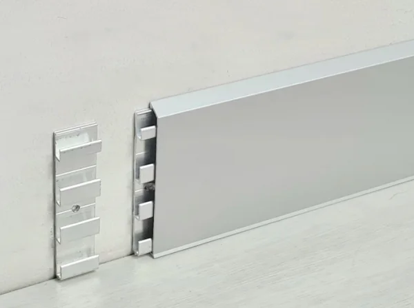 Алюминиевый плинтус Fezard Кабельный ALP-С70 Алюминий 70*10*2500 мм в Уфе