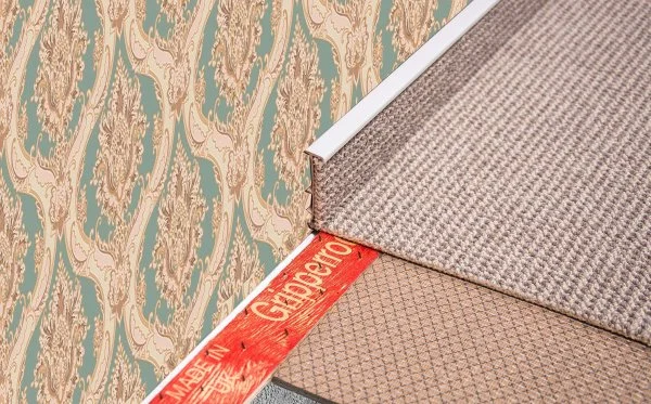 Плинтус для ковролина Korner Listwa 106 Светло-серый 2,5м (50мм) в Уфе