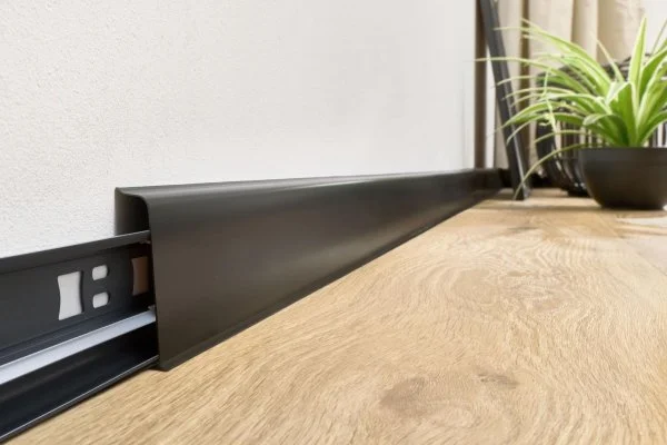 Плинтус пластиковый Arbiton INDO70 220 Чёрный матовый 2.5 м в Уфе