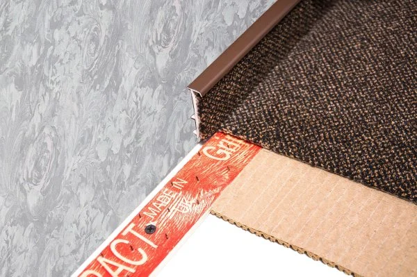 Плинтус для ковролина Korner Listwa 105 Темно-коричневый 2,5м (50мм) в Уфе