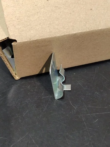 Клипсы к плинтусу MDF Bonkeel (50шт) в Уфе