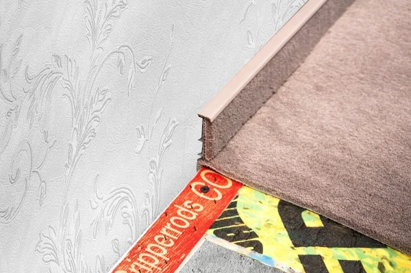 Плинтус для ковролина Korner Listwa 102 Беж 2,5м (50мм) в Уфе