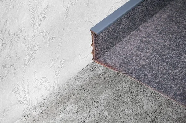 Плинтус для ковролина Korner Listwa 108 Графит 2,5м (50мм) в Уфе